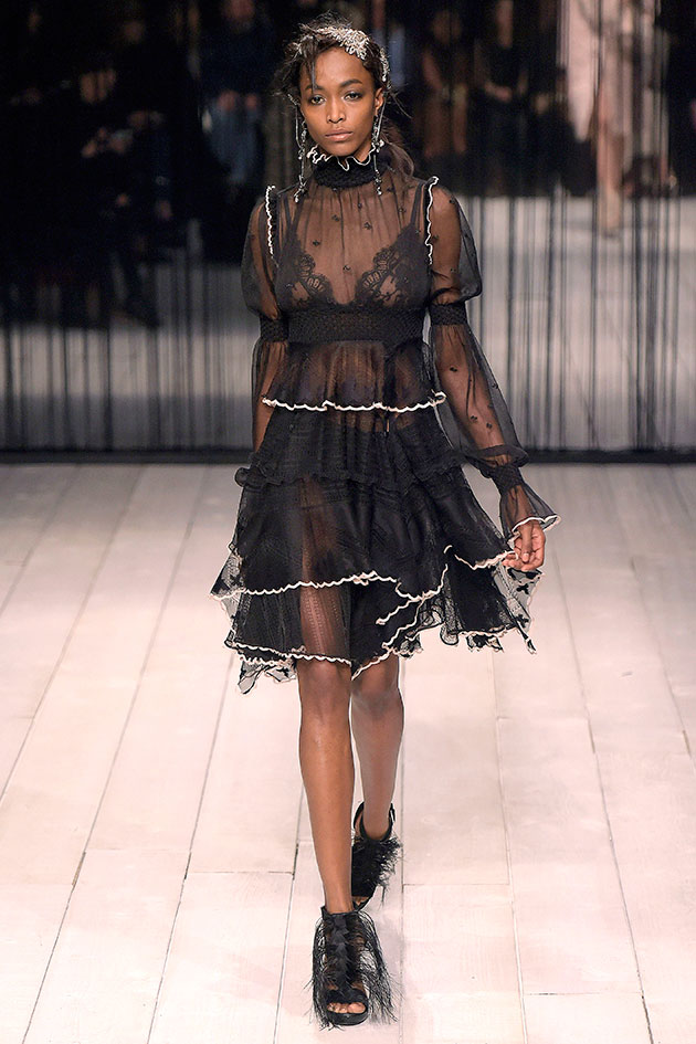Alexander McQueen outono-inverno 2016/17 - Lilian Pacce