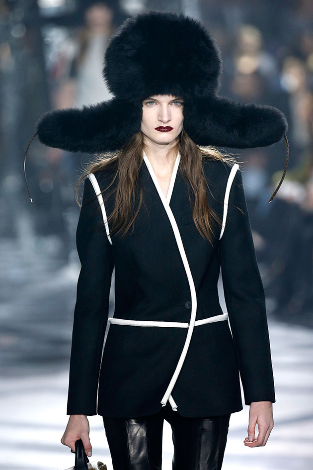 Os acessórios engraçados das passarelas francesas | Lilian Pacce