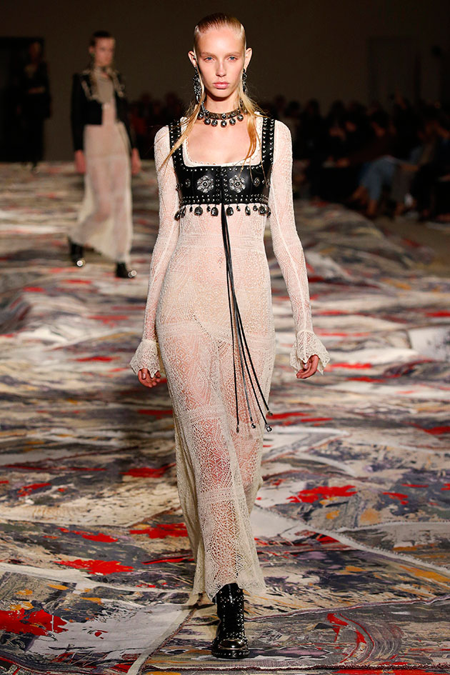 Alexander McQueen primavera-verão 2017 - Lilian Pacce