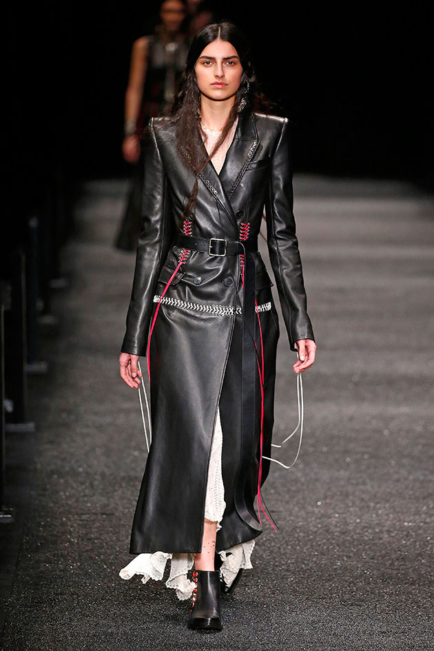 Alexander McQueen outono-inverno 2017/18 - Lilian Pacce