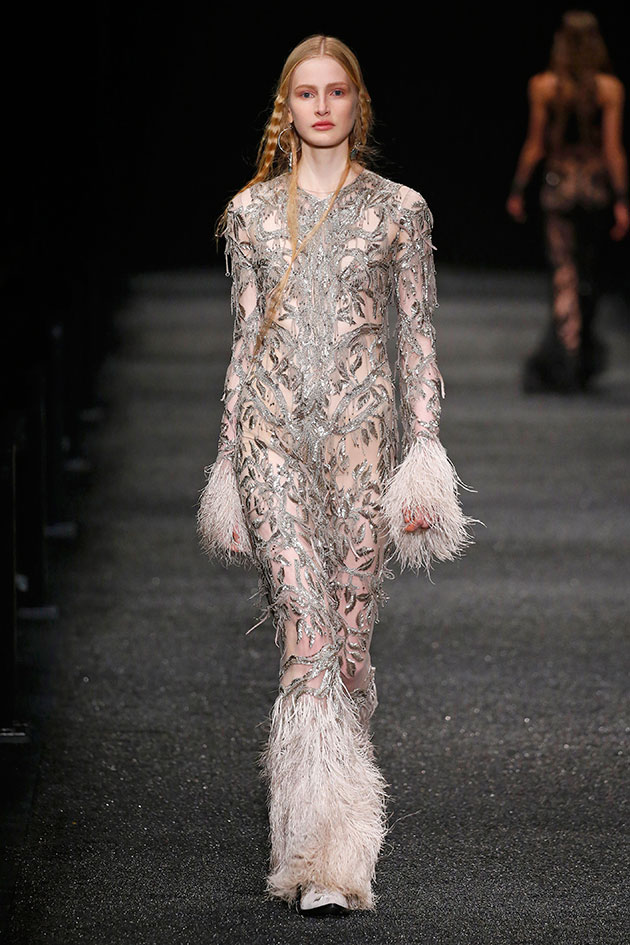 Alexander McQueen outono-inverno 2017/18 - Lilian Pacce