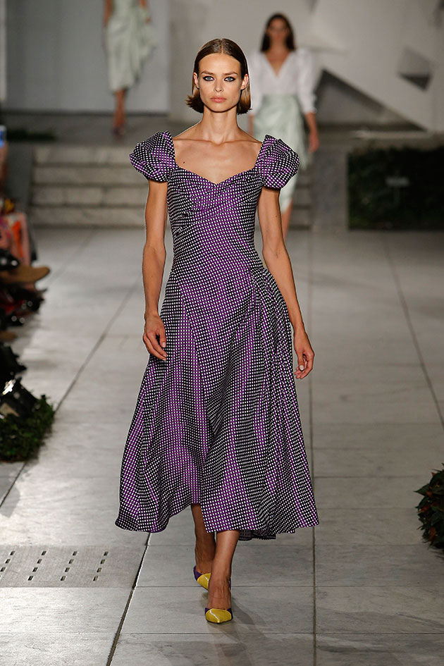 carolina herreraのポンチョ&スカート Carolina Herrera primavera-verão 2018 - Lilian Pacce