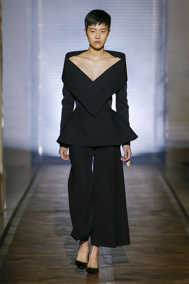 A luz do luar é muito chic na alta-costura da Givenchy - Lilian Pacce