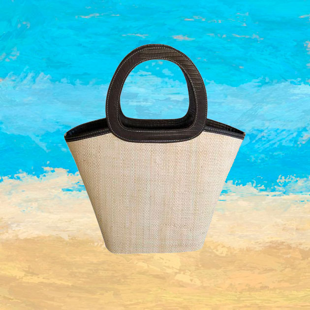 Olha essa da Artestore, bem moderna pra arrasar no look da praia! Custa R$ 128,88. <a href=